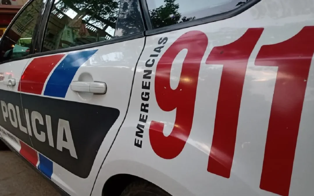 Hallaron el cuerpo sin vida de un hombre en plena calle y frente a una escuela