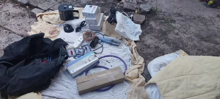 Intentó robar en dos casas, escapó por los techos y fue detenido tras una persecución en Albardón