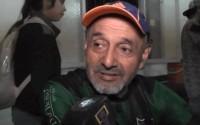 Los emotivos testimonios de personas en situación de calle que reciben la cena gracias a un grupo solidario: «Hacen de comer muy rico»