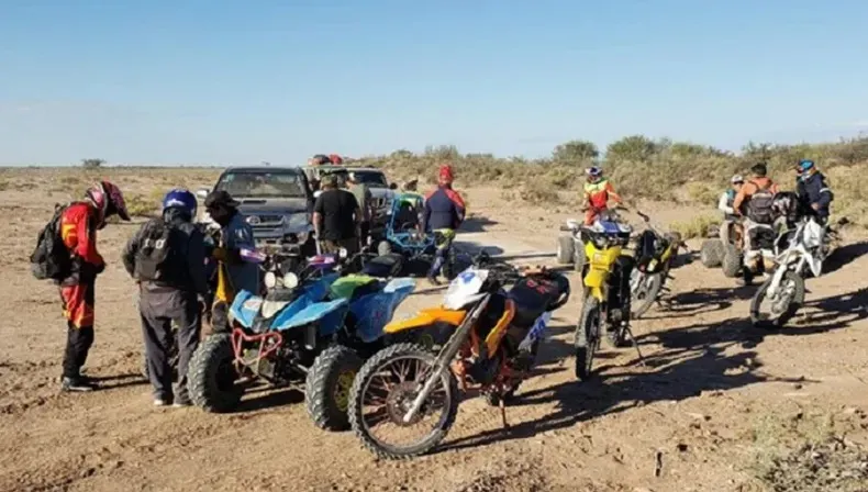 Rescataron a 16 motociclistas varados en los guadales de Vallecito