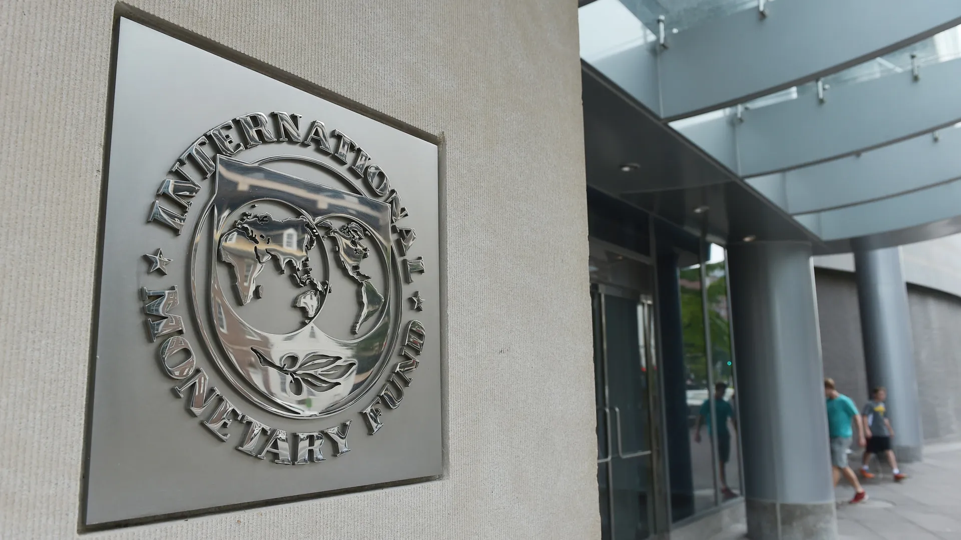 El FMI aprobó la revisión del acuerdo y el país recibirá un desembolso de USD 2.000 millones