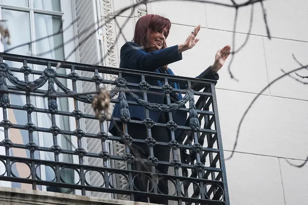 La Justicia ratificó que CFK deberá seguir usando tobillera electrónica y respetar el régimen de visitas