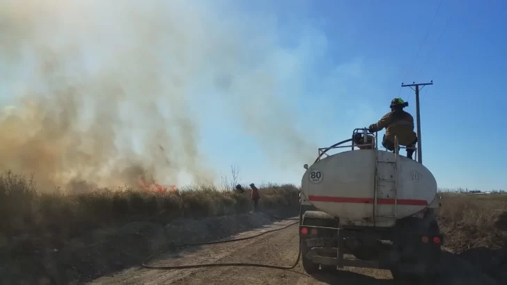 Contuvieron un incendio que afectó 80 hectáreas en Médano de Oro