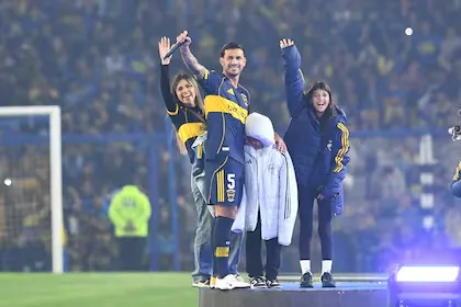 Con la cancha llena, Boca presentó a Leandro Paredes