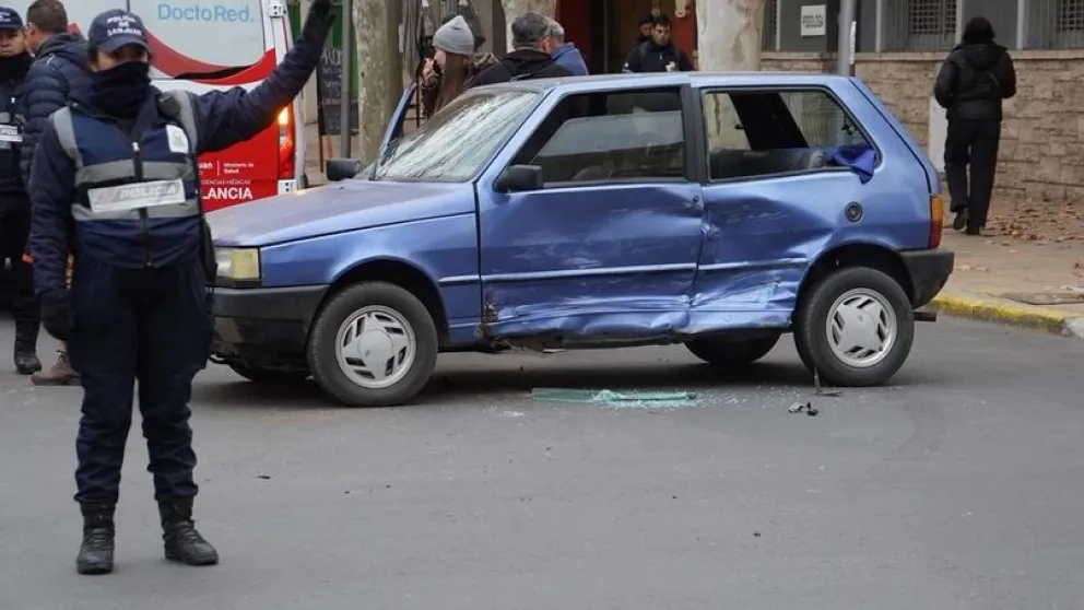 Una mujer y su hija resultaron heridas en un choque en el centro de San Juan