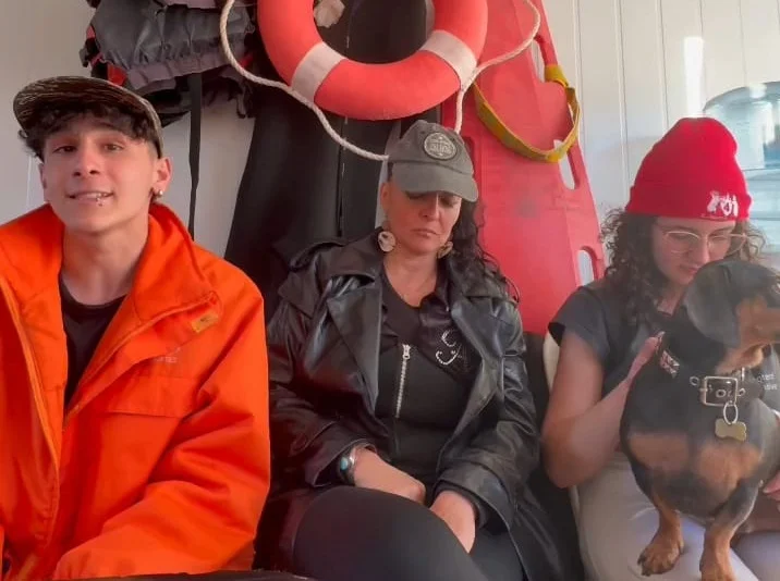 R (1) Rescataron a tres turistas bonaerenses que se dieron vuelta en un kayak en el dique Punta Negra