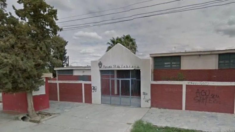 R (1) Golpiza a la salida de una escuela: a un joven le fracturaron la mandíbula y su familia pide ayuda para una costosa operación