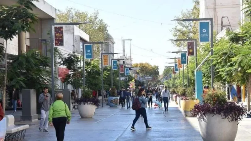 Feriado puente del 15 de agosto: cómo funcionan los servicios y el comercio en San Juan