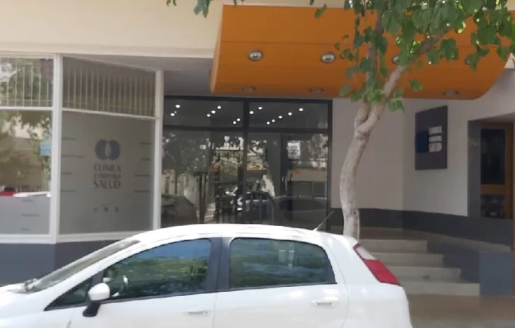 Robaron dinero y celulares en una clínica céntrica de Capital