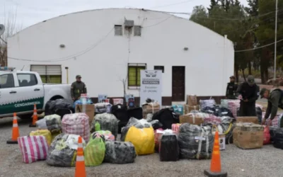 Gendarmería interceptó un colectivo en la Ruta 40 con mercadería ilegal valuada en más de $37 millones