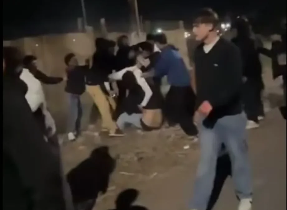 Cumpleaños en Pocito terminó en batalla campal entre jóvenes en plena calle