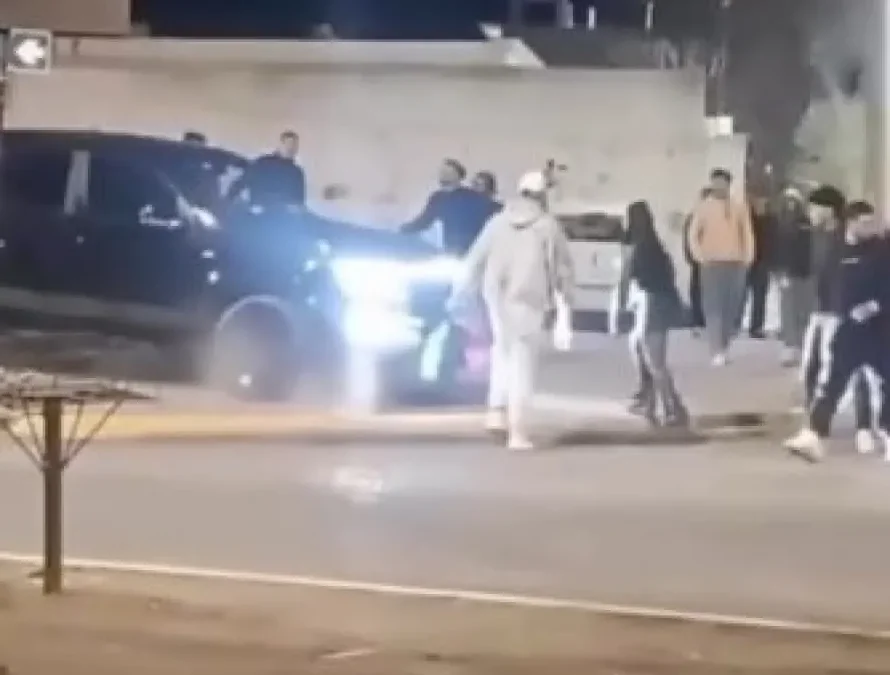 Un conductor atropelló a varias personas durante una pelea a la salida de un boliche en Capital